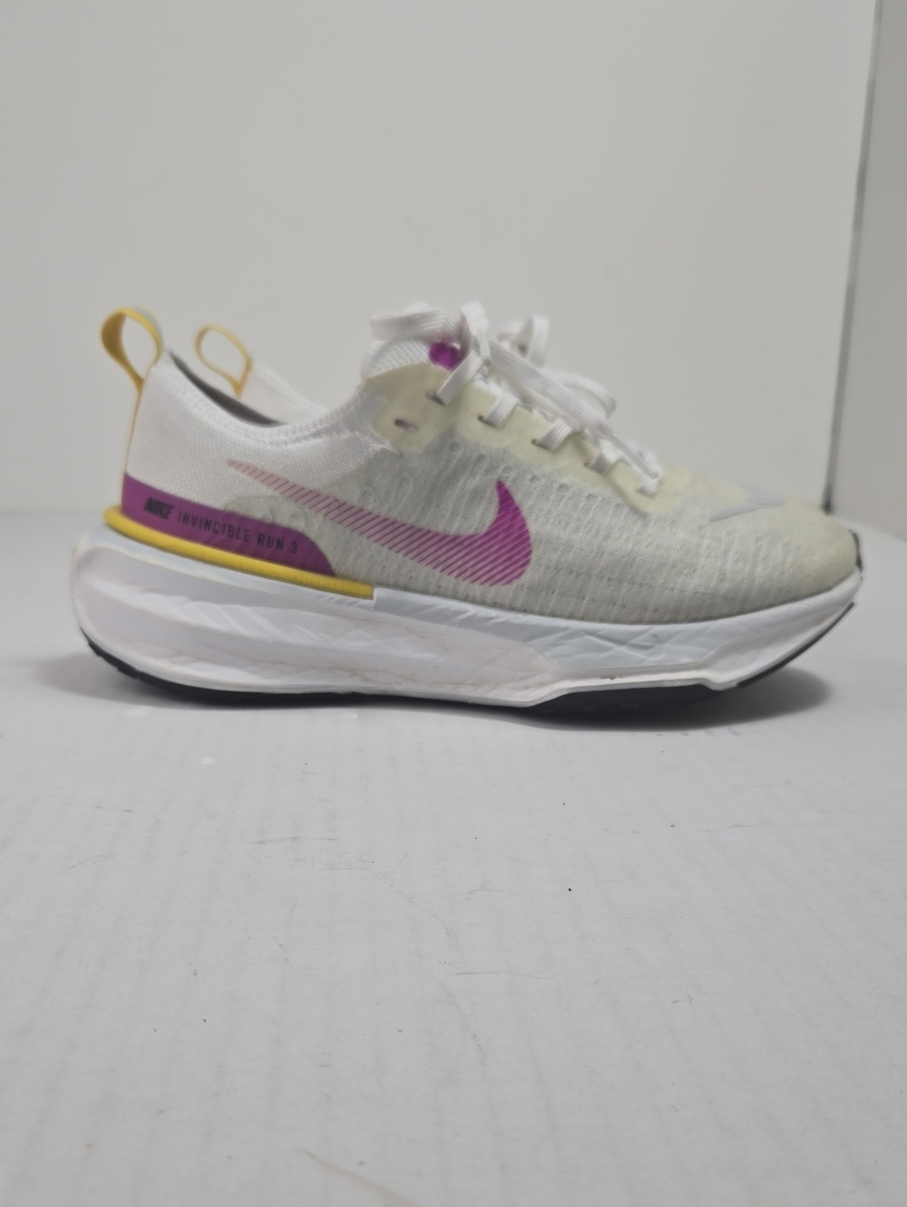 Nike ZoomX Invincible 3 White Vivid Purple Lakers LA Women's Sz 7.5 Athletic